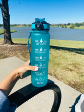 Load image into Gallery viewer, 32 Oz Inspirational Time Water Bottle with Hydrating Reminder Tracker. Motivational Outdoor Sport Water Bottle. BPA Free, Color Green
